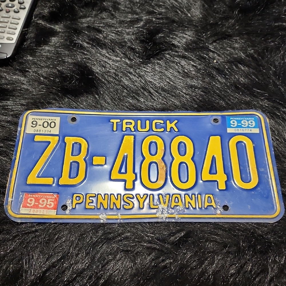 VINTAGE PENNSYLVANIA TRUCK LICENSE PLATE.